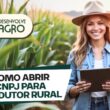 CNPJ para produtor rural pessoa física — Imagem de agricultora com tablet em plantação de milho feliz em abrir empresa no agronegócio