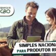 Simples Nacional para produtor rural - Imagem de agricultora e contador especializado no agrononegócio com tablet calculando imposto rural